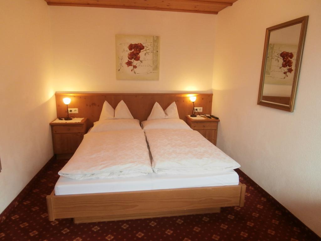 Gästehaus Hochmuth Mayrhofen Zimmer foto